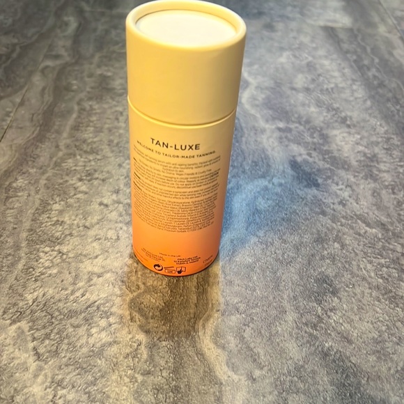 Tan Luxe - Super Glow Hyaluronic Acid Self Tan Serum - 30ml - Picture 3 of 3